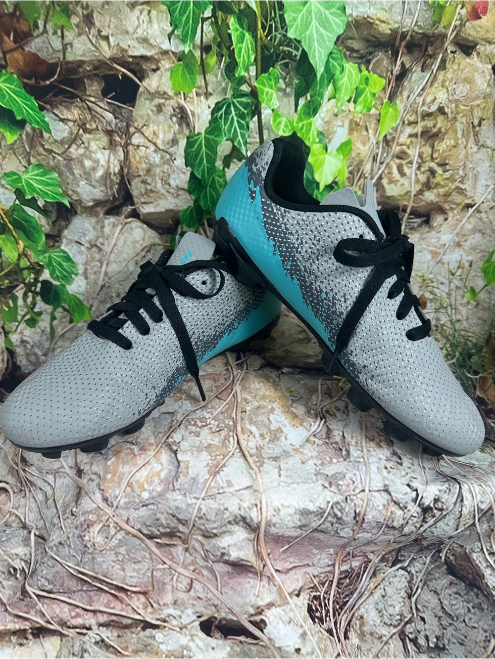 Unisex DSG  SZ 3.5 Y. soccer shoe (read description)